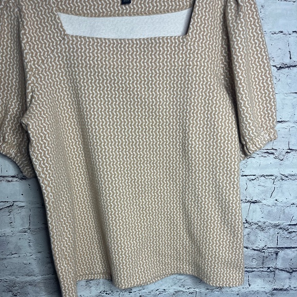 Large Ann Taylor short puff sleeve tan and white top - Picture 3 of 5